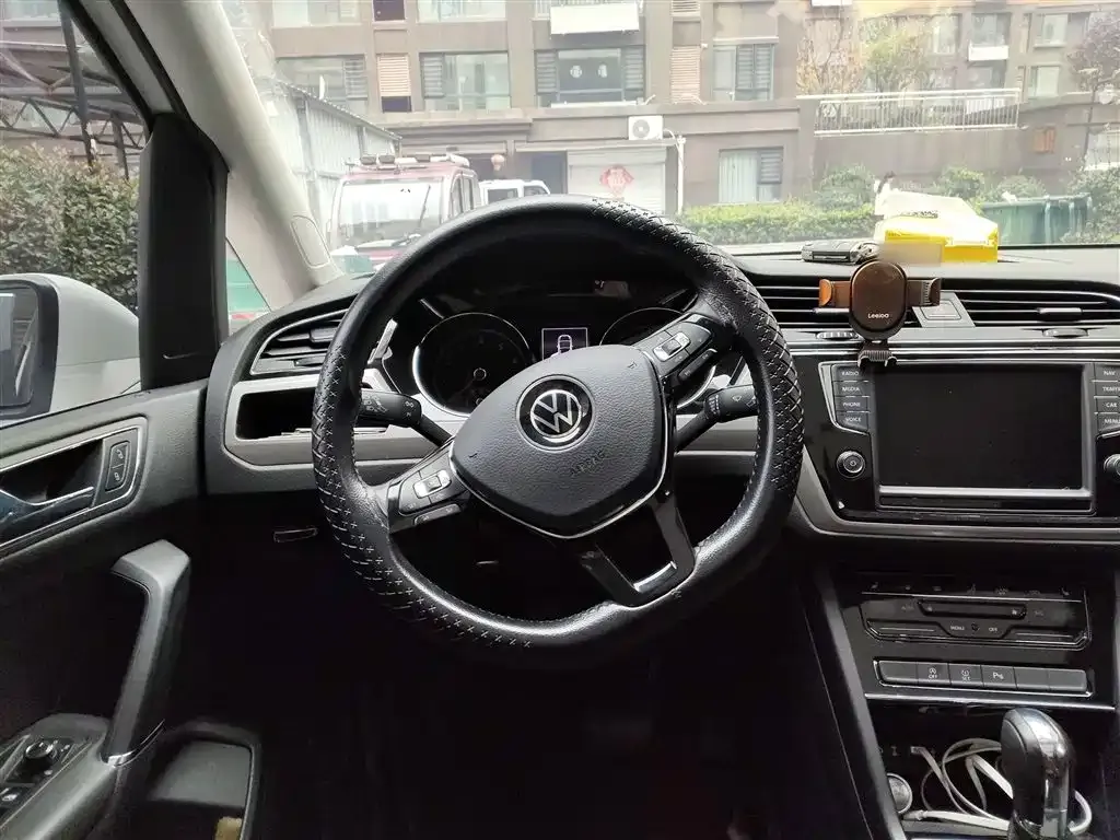 Volkswagen Touran 2021 из CN, фото 3