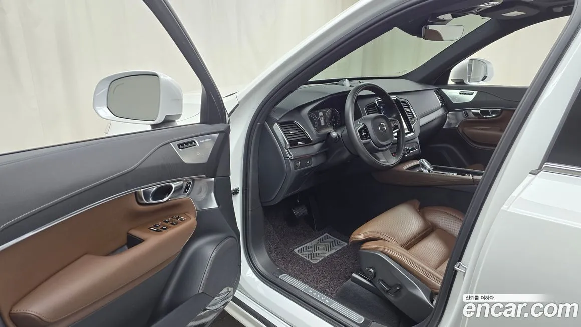 Volvo XC90 — фото 10