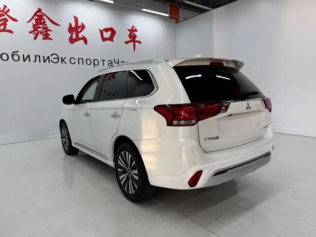 Mitsubishi Outlander 2021 из CN, фото 5