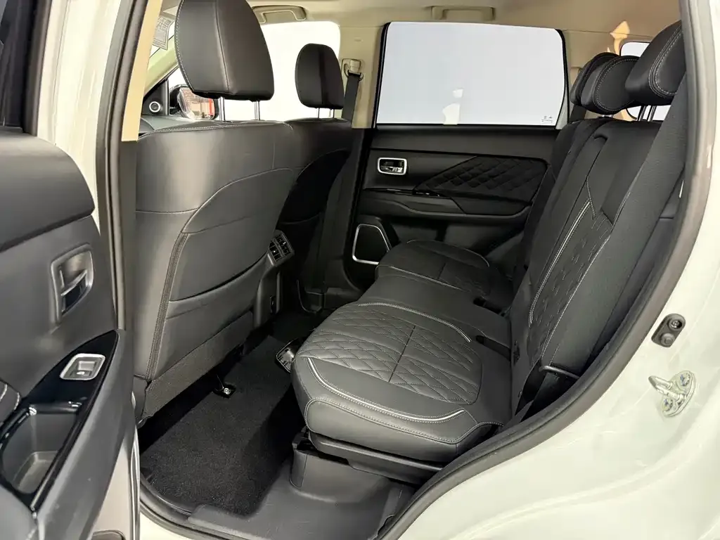 Mitsubishi Outlander 2021 из CN, фото 4