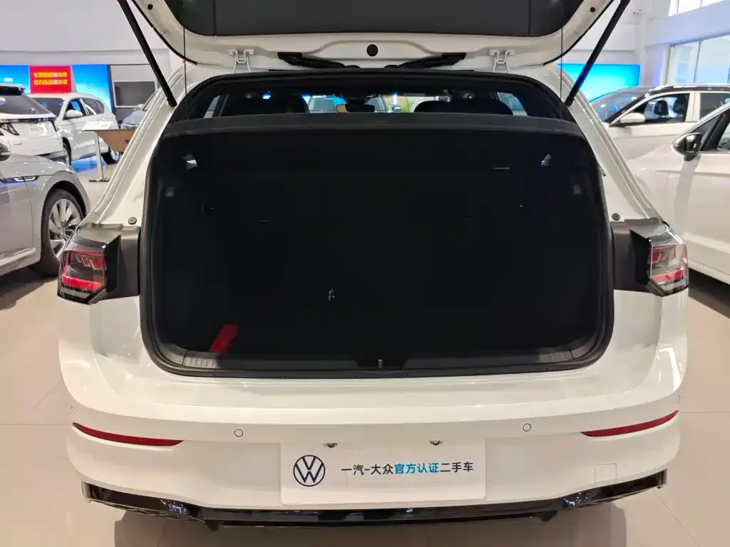 Volkswagen Golf 2024 из CN, фото 3