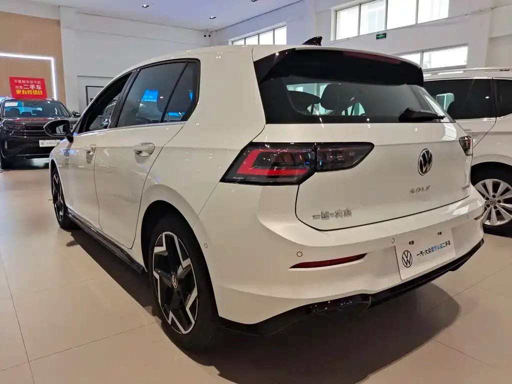 Volkswagen Golf 2024 из CN, фото 7
