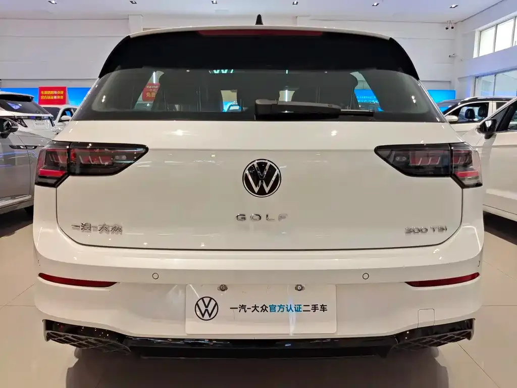 Volkswagen Golf 2024 из CN, фото 2