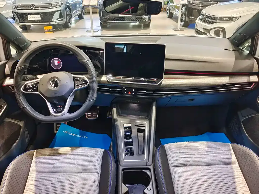 Volkswagen Golf 2024 из CN, фото 10