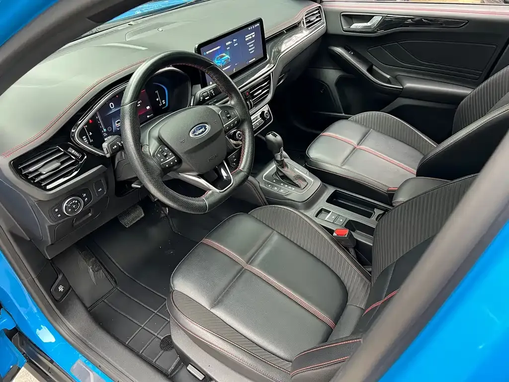 Ford Focus 2022 из CN, фото 8