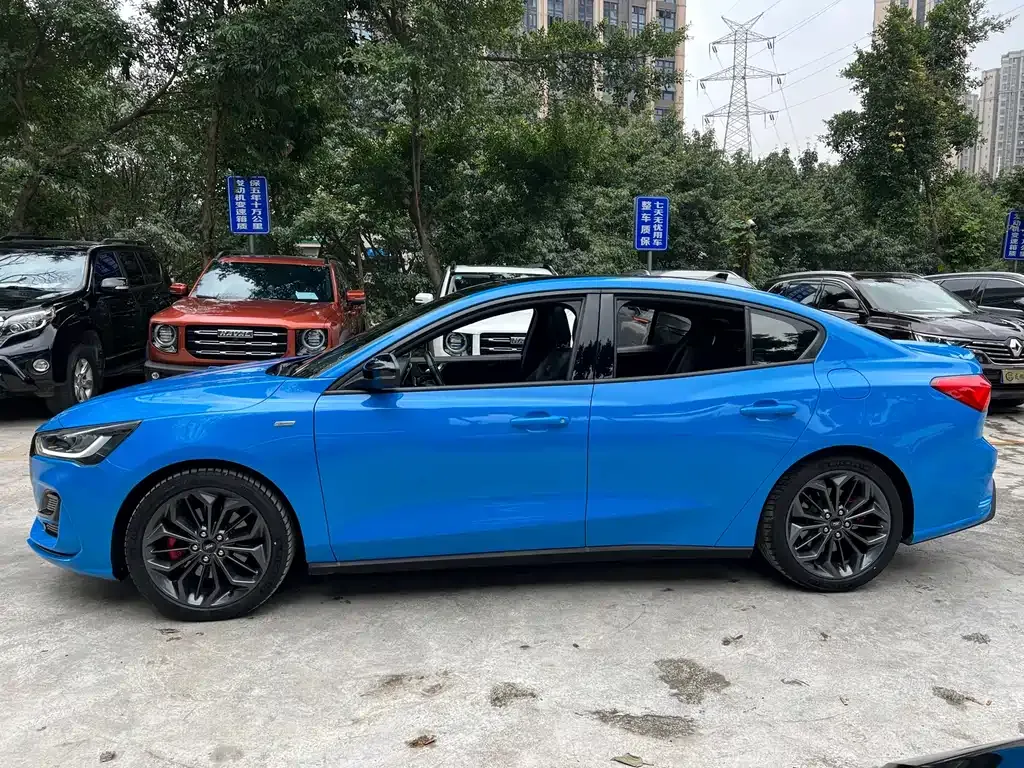 Ford Focus 2022 из CN, фото 10