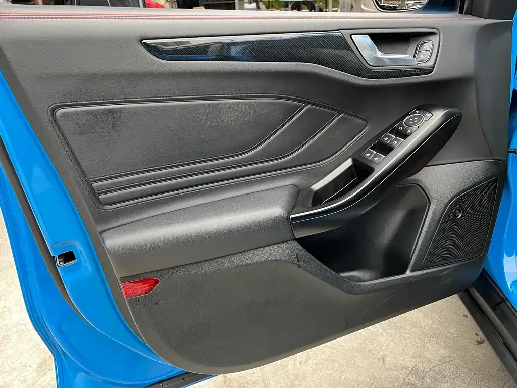 Ford Focus 2022 из CN, фото 9