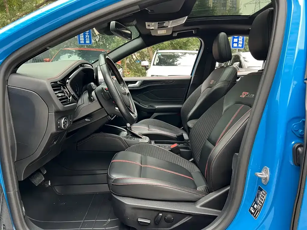 Ford Focus 2022 из CN, фото 6