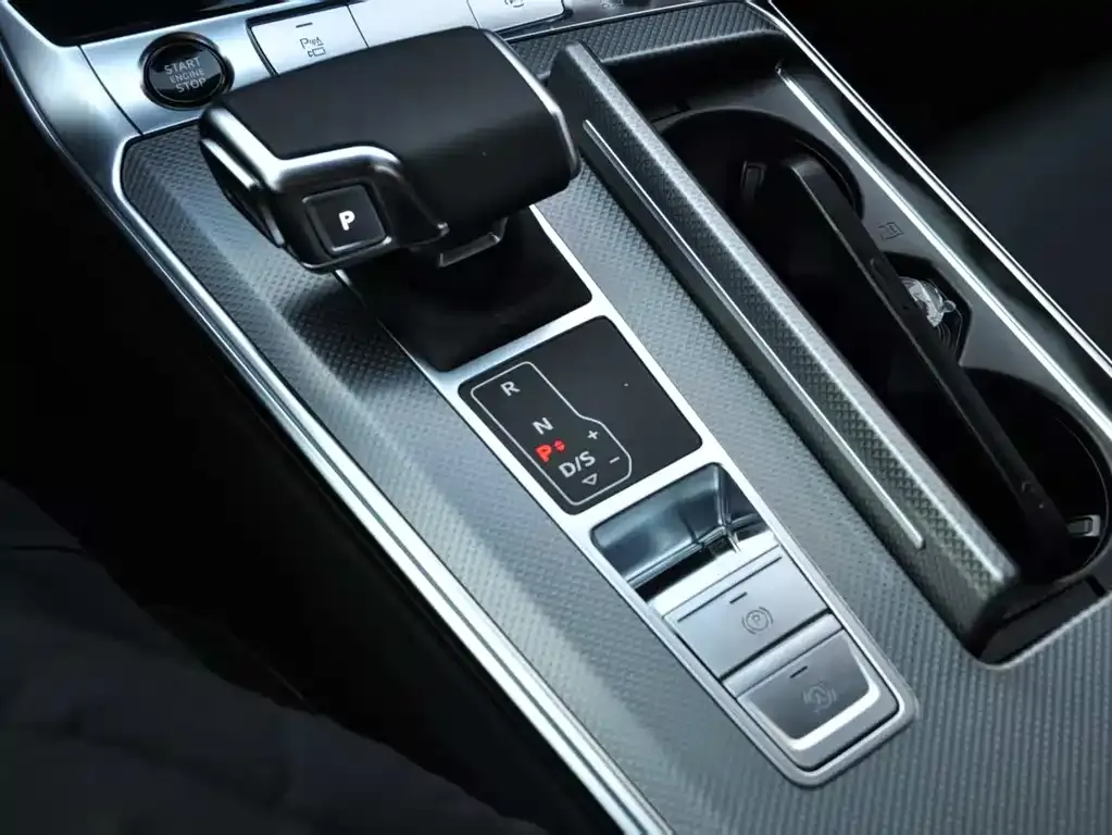Audi A6L 2025 из CN, фото 2