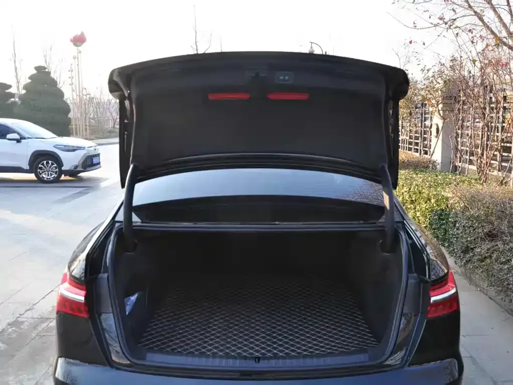 Audi A6L 2025 из CN, фото 9