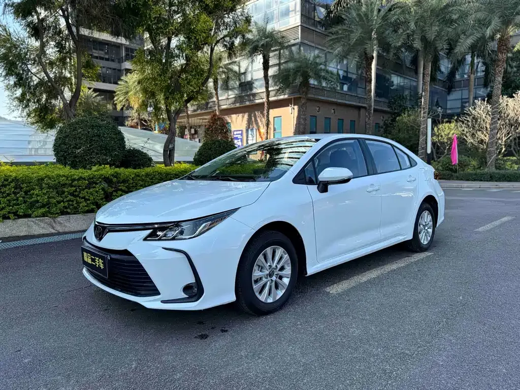 Toyota Corolla 2024 из CN, фото 1