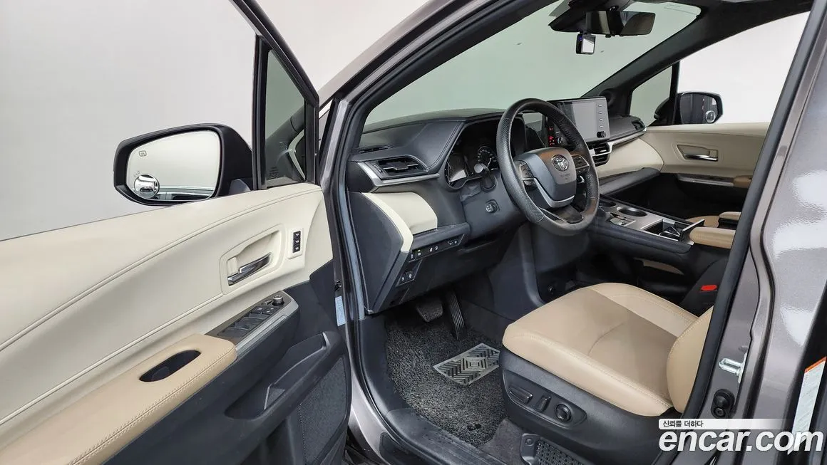Toyota Sienna — фото 10