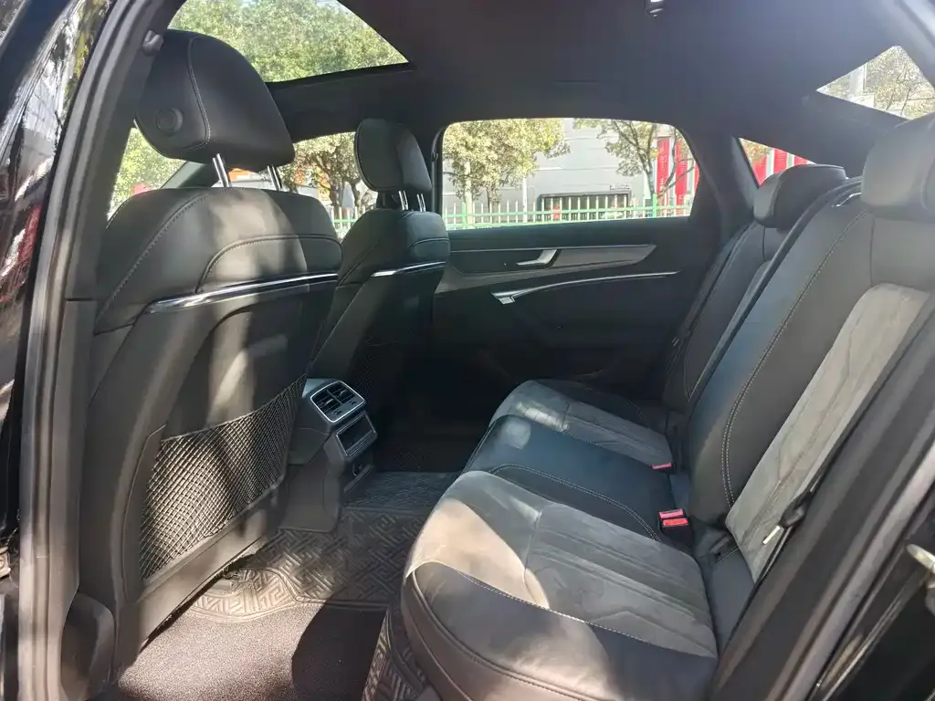 Audi A6L 2021 из CN, фото 6