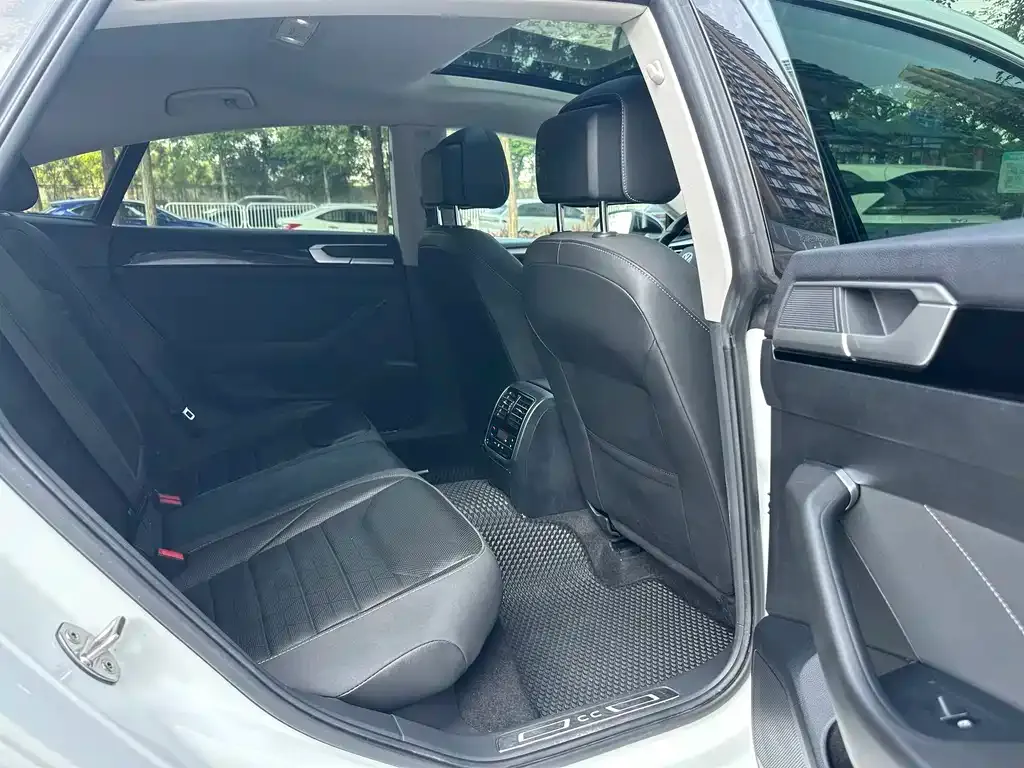 Volkswagen CC 2022 из CN, фото 8
