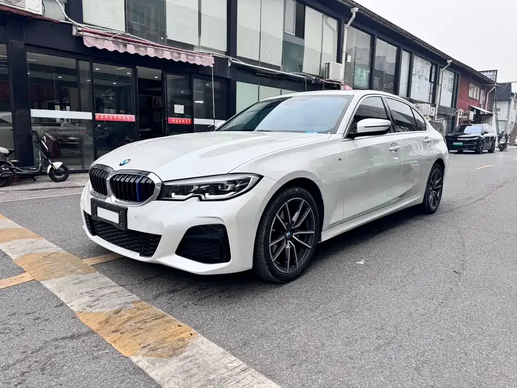 BMW 3 Series 2022 из CN, фото 1