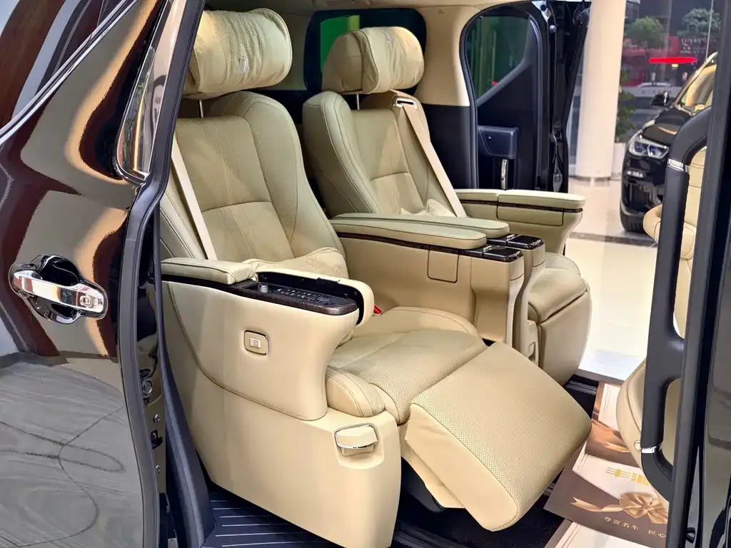 Toyota Vellfire 2021 из CN, фото 6