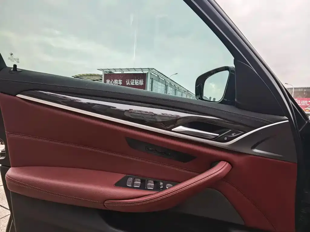 BMW 5 Series 2022 из CN, фото 3