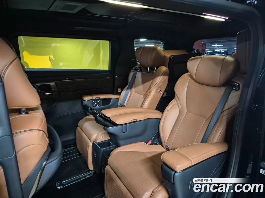 Toyota Alphard — фото 9