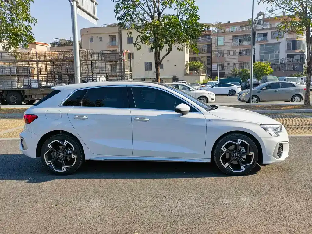 Audi A3 2024 из CN, фото 9