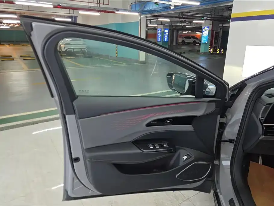 Hongqi EH7 2024 из CN, фото 6