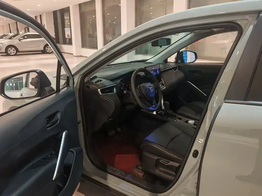 Toyota Corolla Cross 2023 из CN, фото 8