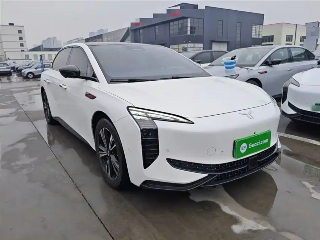 Hongqi EH7 2024 из CN, фото 2