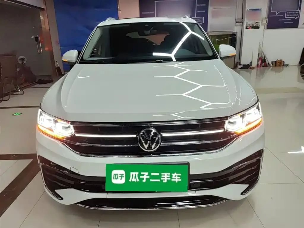 Volkswagen Tiguan L — фото 2