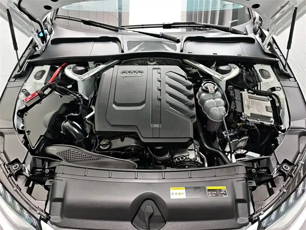 Audi A4L 2023 из CN, фото 7