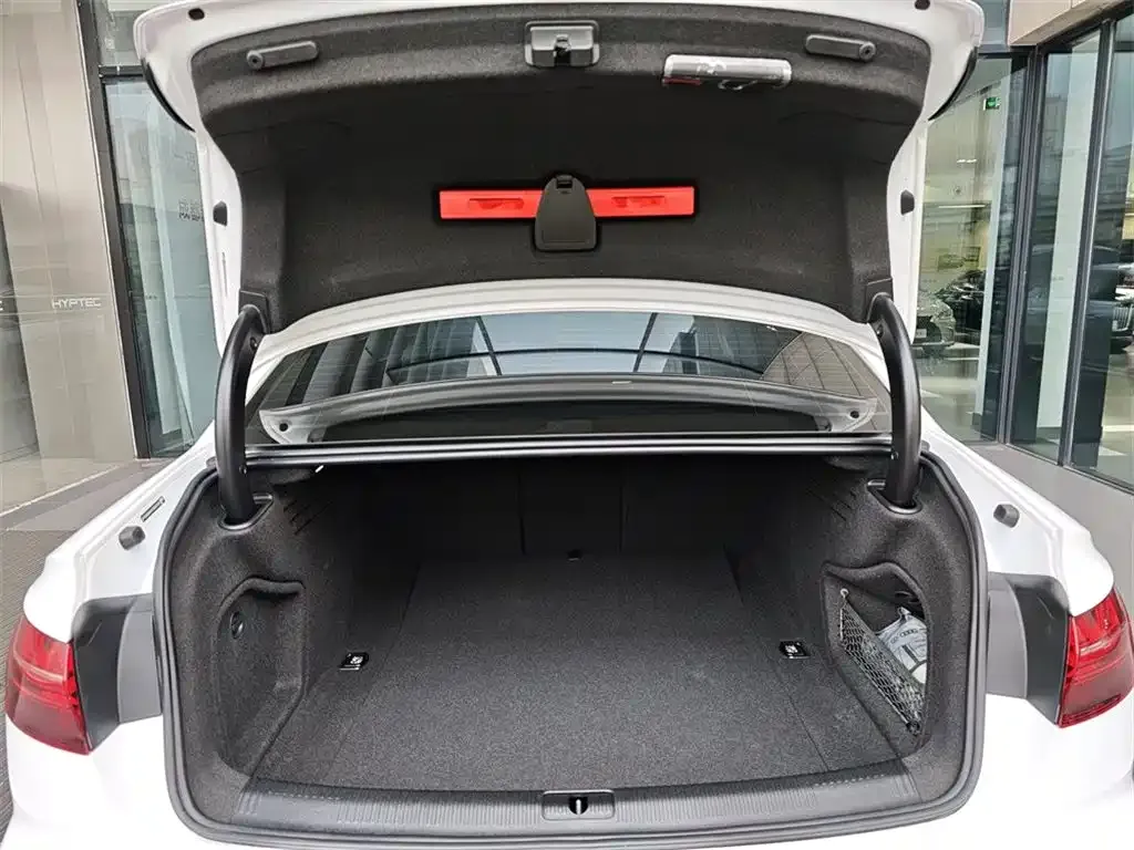 Audi A4L 2023 из CN, фото 9