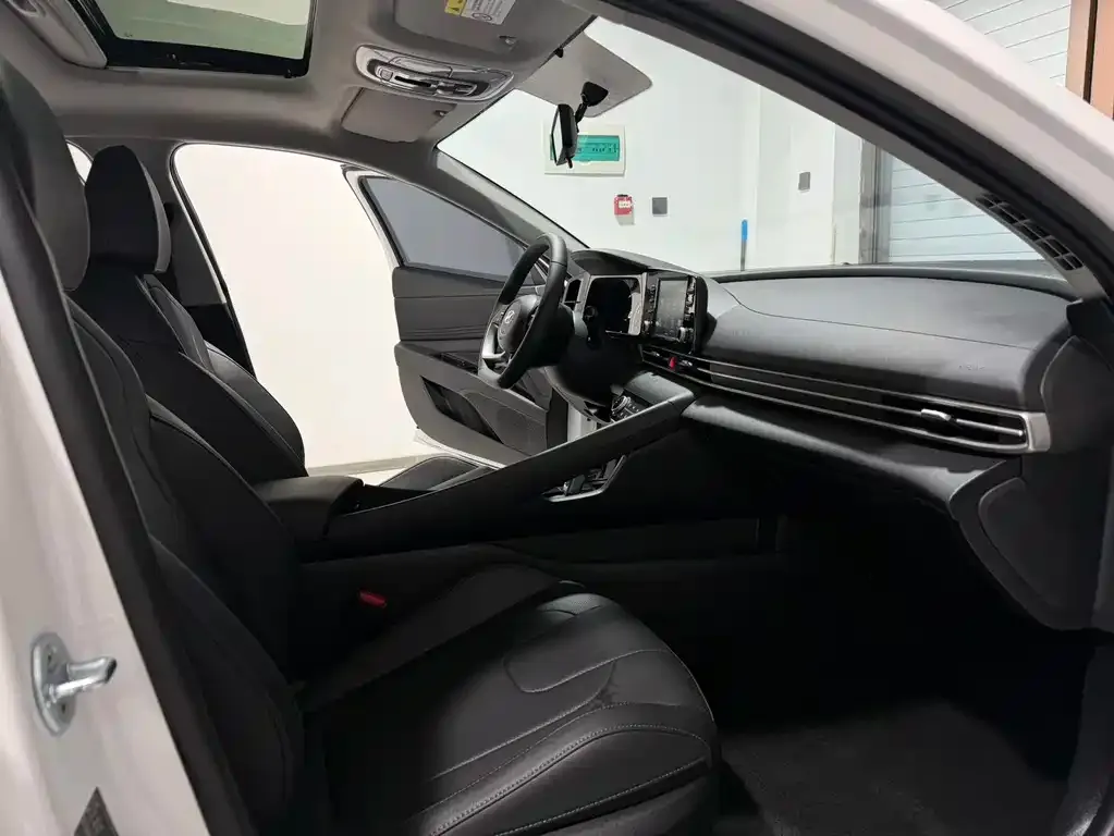 Hyundai Elantra 2022 из CN, фото 6