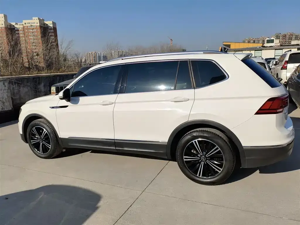 Volkswagen Tiguan L 2021 из CN, фото 4