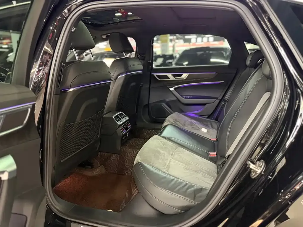 Audi A6L 2023 из CN, фото 4
