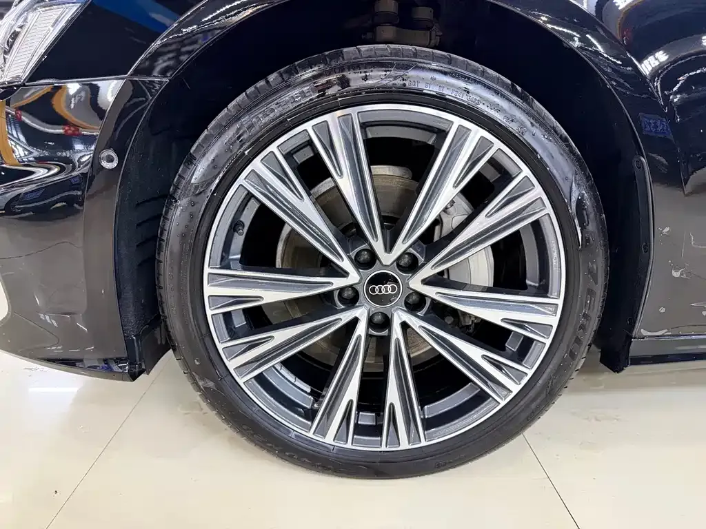 Audi A6L 2023 из CN, фото 10