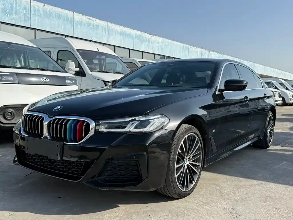 BMW 5 Series — фото 1