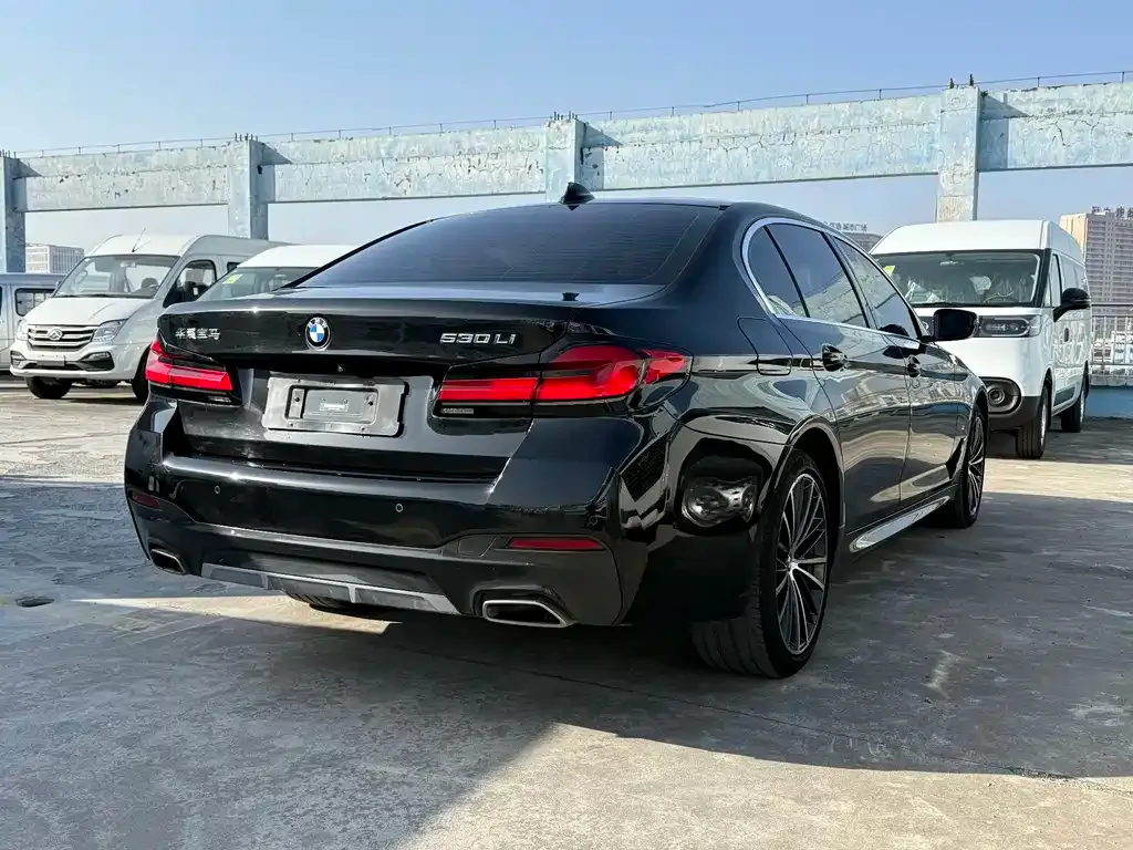 BMW 5 Series — фото 5