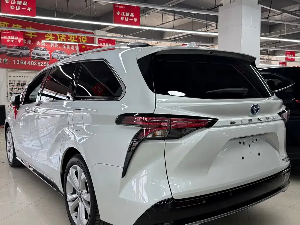 Toyota Sienna 2023 из CN, фото 3