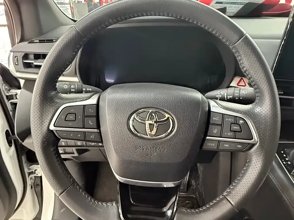 Toyota Sienna 2023 из CN, фото 2