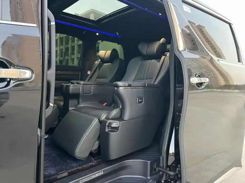 Toyota Vellfire 2023 из CN, фото 2