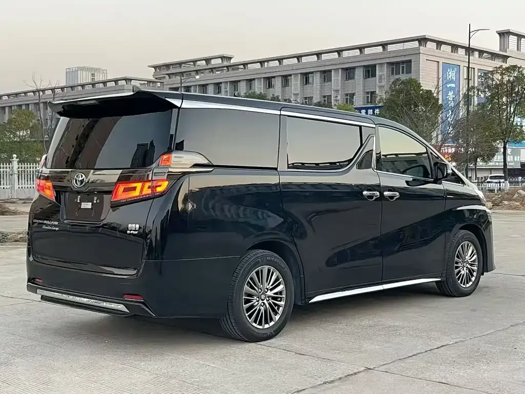 Toyota Vellfire 2023 из CN, фото 9