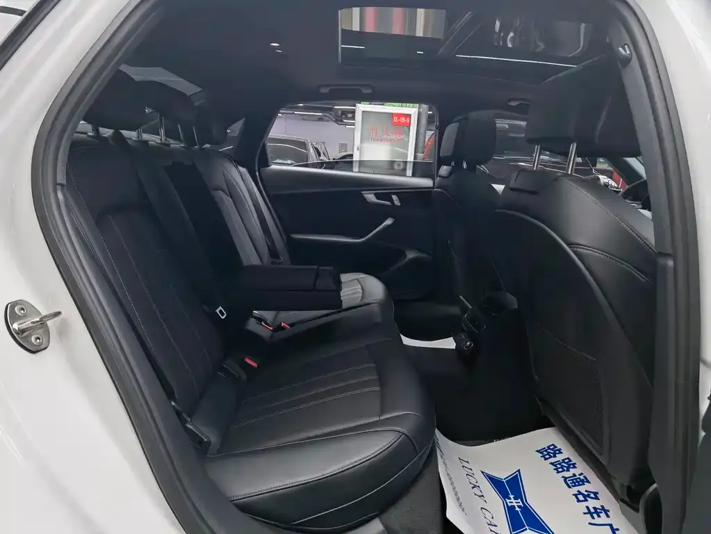 Audi A4L 2024 из CN, фото 5