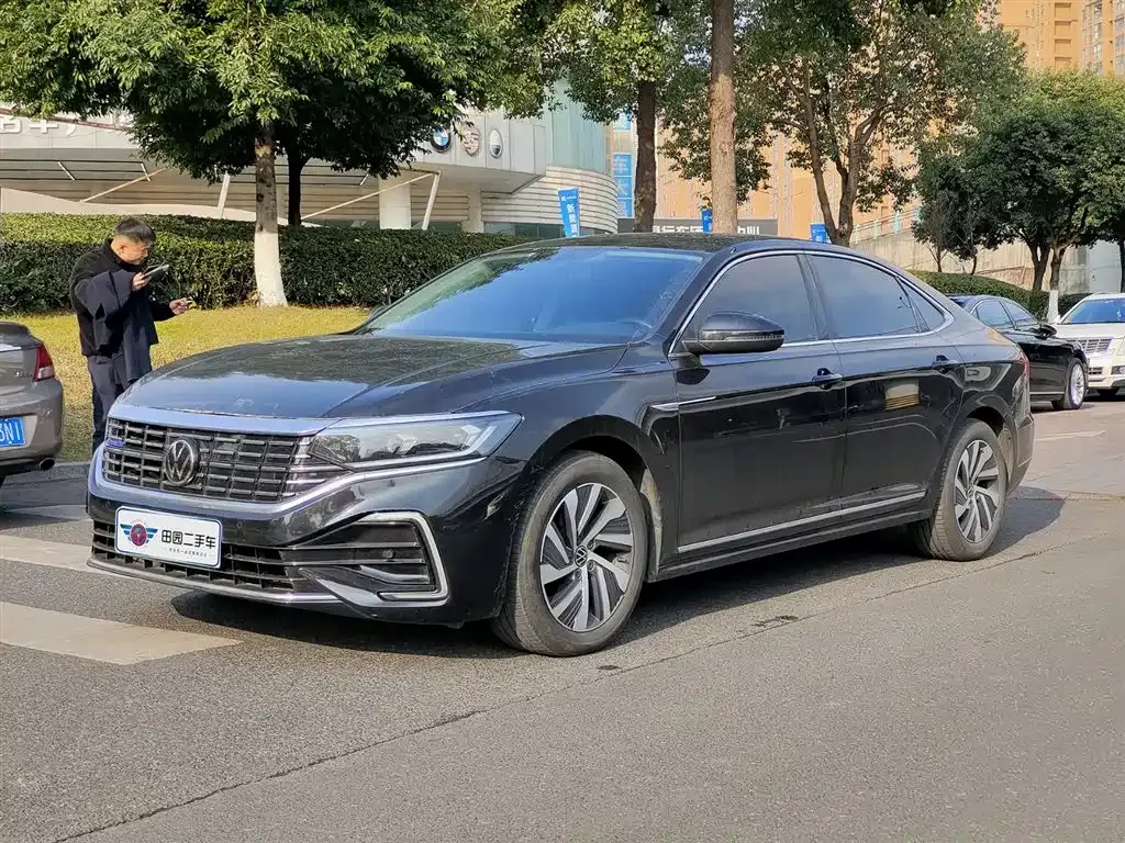 Volkswagen Passat New Energy — фото 1