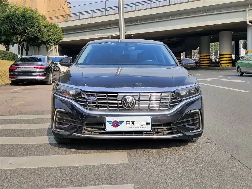 Volkswagen Passat New Energy — фото 10