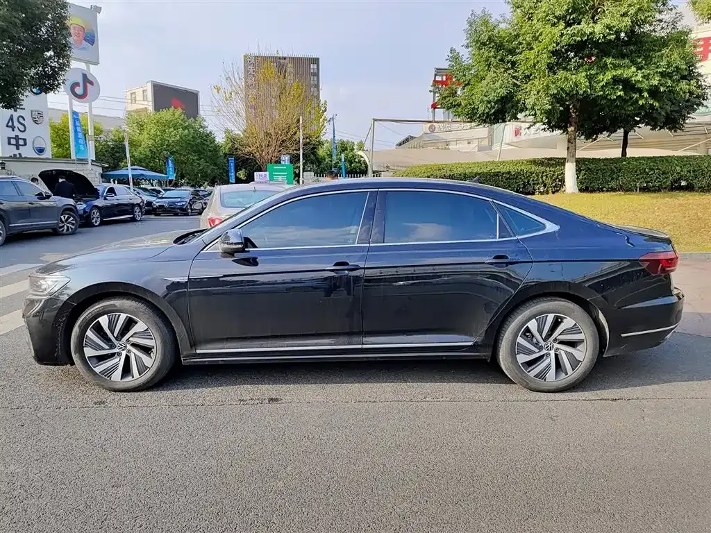 Volkswagen Passat New Energy — фото 5