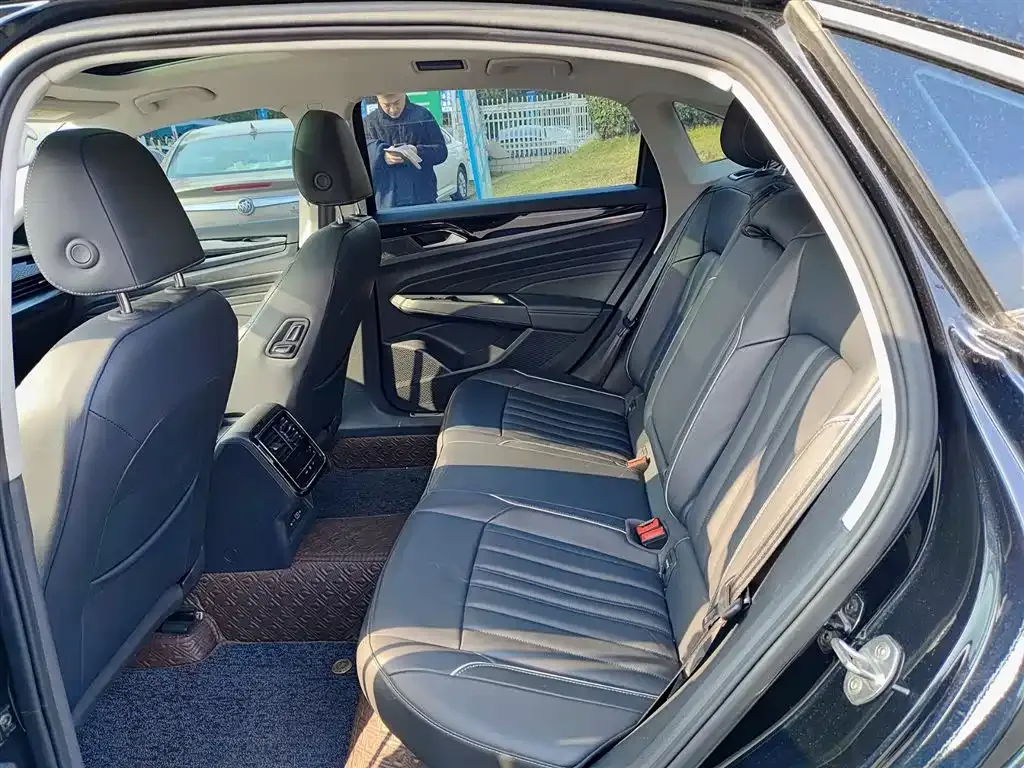 Volkswagen Passat New Energy — фото 8