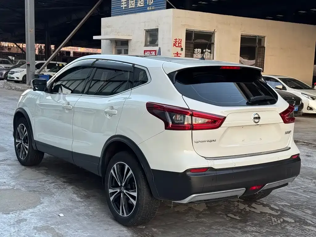 Nissan Qashqai — фото 10
