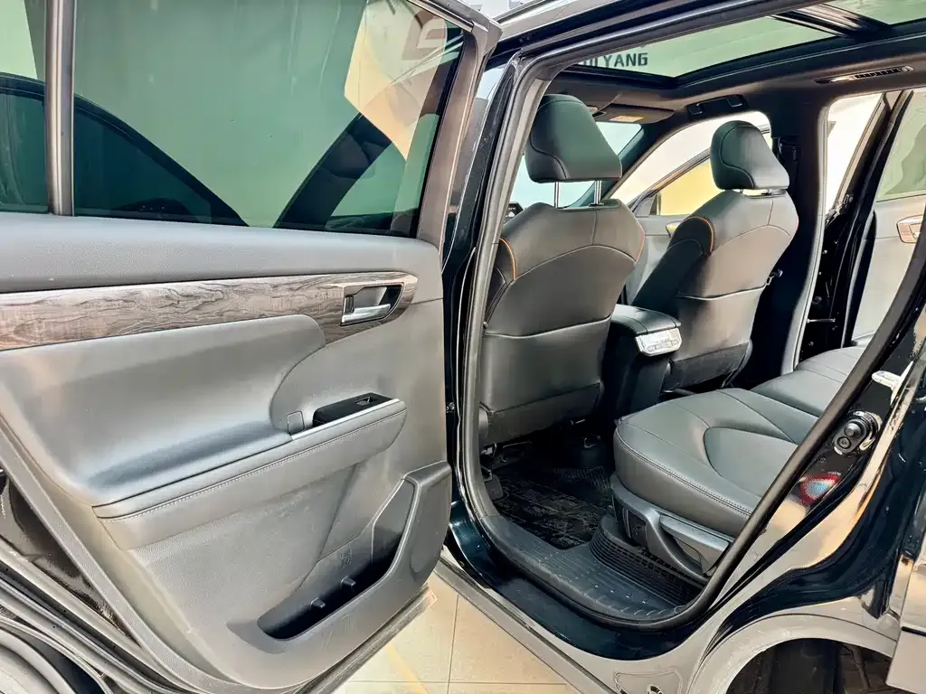 Toyota Crown Kluger 2024 из CN, фото 8