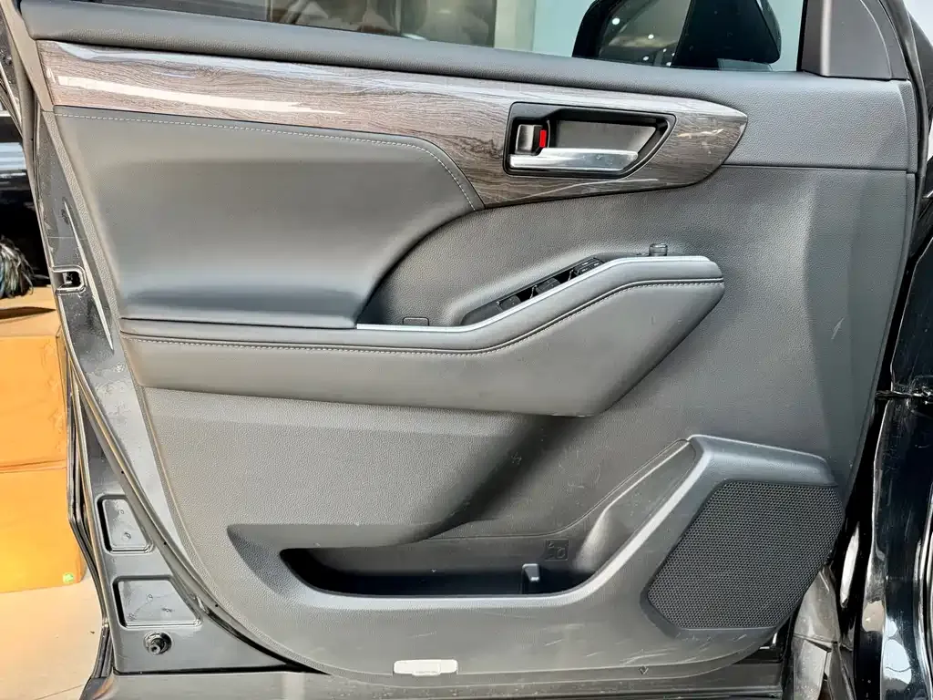 Toyota Crown Kluger 2024 из CN, фото 7