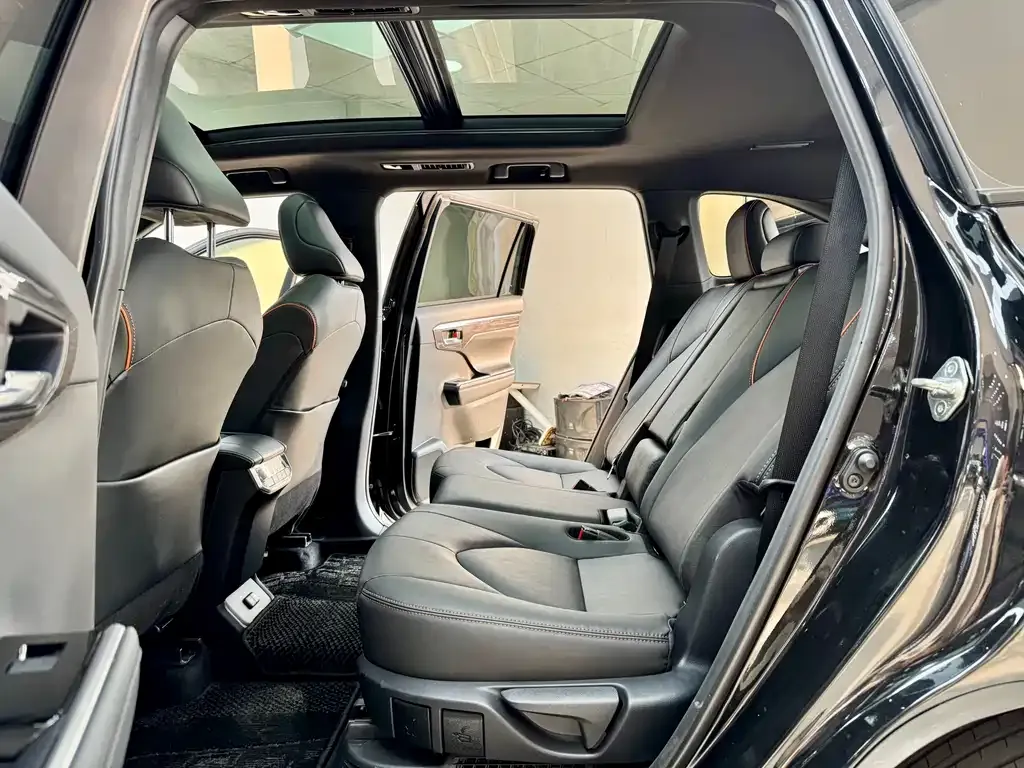 Toyota Crown Kluger 2024 из CN, фото 10