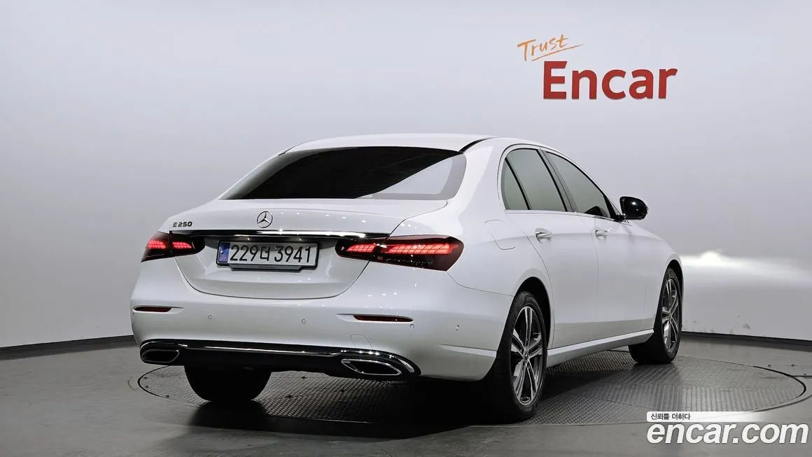 Mercedes-Benz E-Class 2023 из KR, фото 2