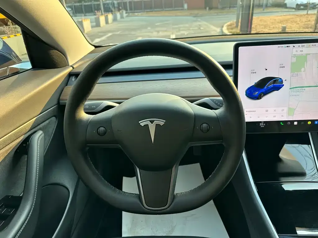Tesla Model 3 — фото 3